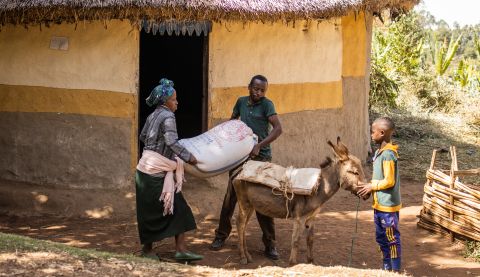 a family loading their items