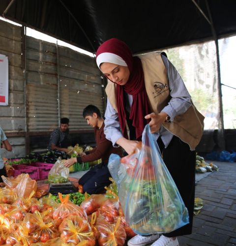 A partner of ActionAid in Gaza prepare and distribute fresh vegetables for people in Gaza.