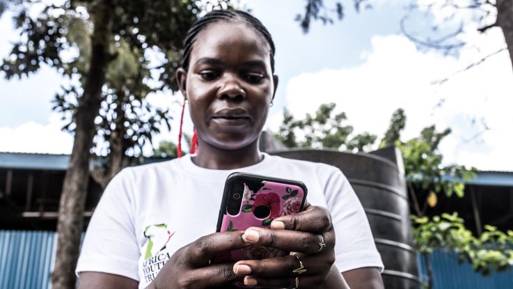 Women use technology to increase access to justice and support for GBV survivors. The SMS platform operates 24 hours a day, text messages are received by trained volunteers, including paralegals and health workers